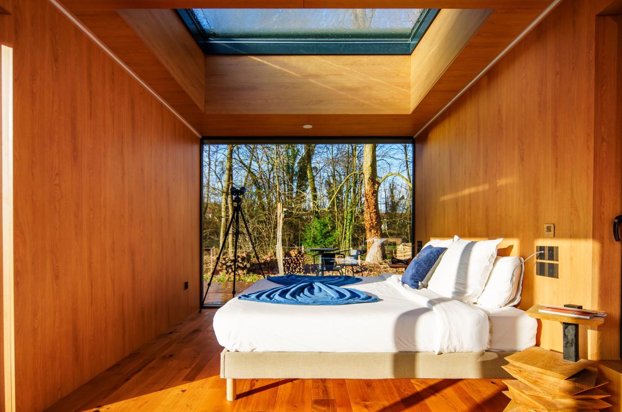 Bleu Minuit La Source Lodge